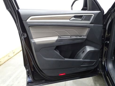 Used 2023 Volkswagen Atlas SEL image 17