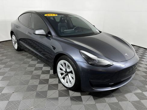 Used 2023 Tesla Model 3 Standard Range RWD image 3