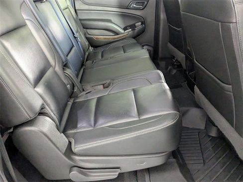 Used 2020 Chevrolet Suburban LT image 32