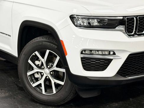 Used 2024 Jeep Grand Cherokee Limited RWD image 4