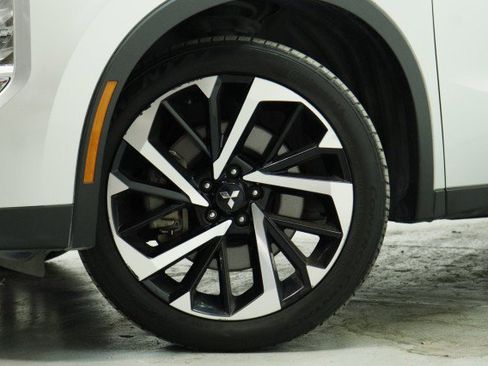 Used 2022 Mitsubishi Outlander SE AWD/4WD image 3