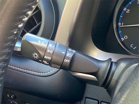Used 2018 Toyota RAV4 Limited image 22