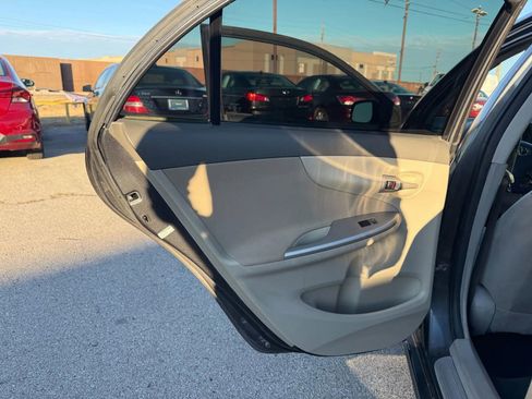 Used 2012 Toyota Corolla LE image 11