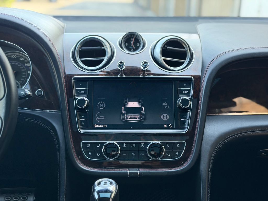 Used 2017 Bentley Bentayga AWD/4WD image 20