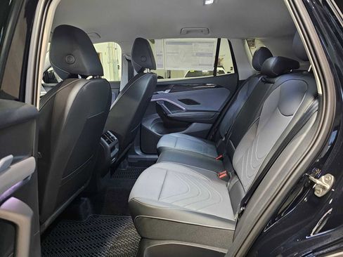 New 2026 Volkswagen Tiguan SE image 16