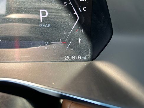 Used 2024 GMC Canyon AT4 w/ Technology Package image 16