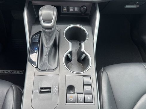 Certified 2023 Toyota Highlander XLE image 24