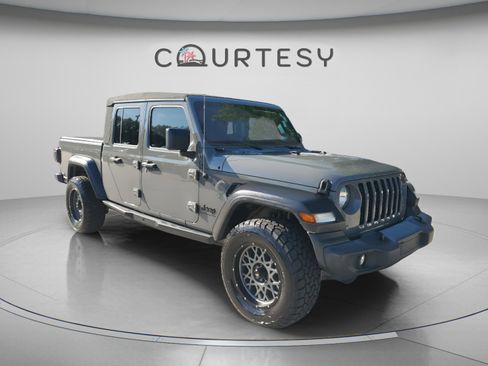 Certified 2020 Jeep Gladiator Sport w/ Quick Order Package 24S AWD/4WD image 4