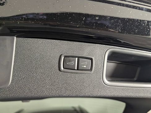 New 2026 Porsche Macan AWD/4WD image 18