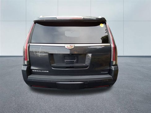 Used 2019 Cadillac Escalade Platinum image 4