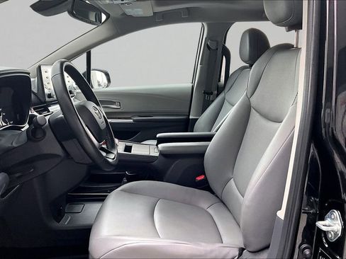 Certified 2022 Toyota Sienna XLE image 20