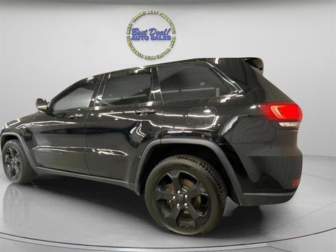 Used 2018 Jeep Grand Cherokee Laredo AWD/4WD image 4