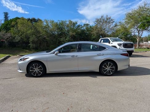 Used 2025 Lexus ES 300h w/ Premium Package image 5