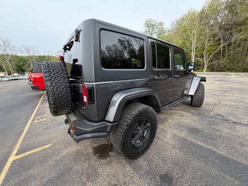 Used 2017 Jeep Wrangler Unlimited Sahara AWD/4WD image 3