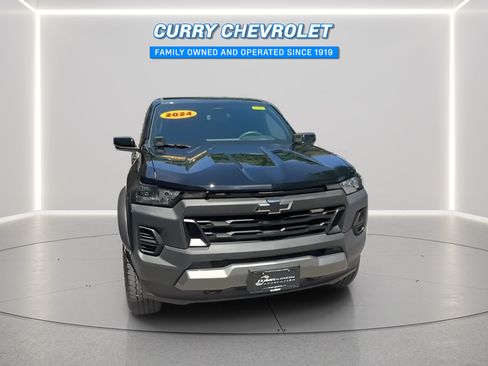 Used 2024 Chevrolet Colorado Trail Boss w/ Advanced Trailering Package AWD/4WD image 4