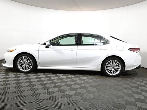 Used 2020 Toyota Camry XLE FWD image 2