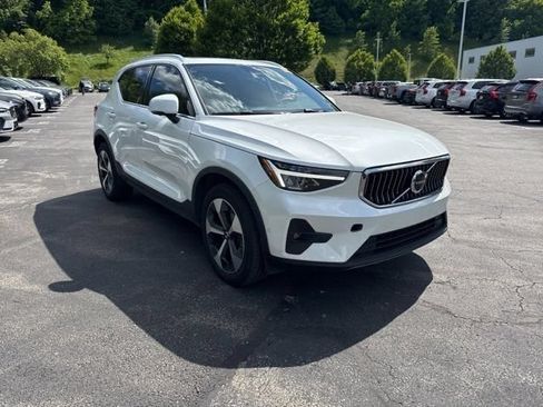 Used 2023 Volvo XC40 B5 Plus w/ Climate Package AWD/4WD image 8