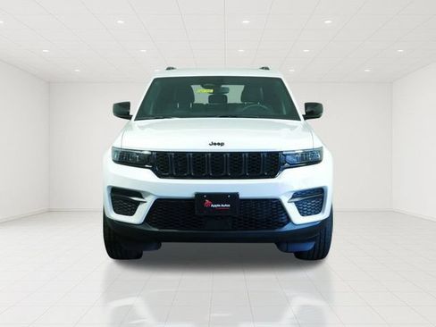 Certified 2023 Jeep Grand Cherokee Altitude AWD/4WD image 2