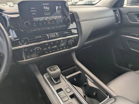 Certified 2025 Nissan Pathfinder SL FWD image 25
