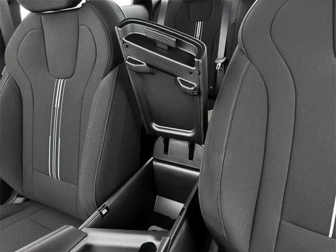 Used 2025 Hyundai Elantra Sport image 18