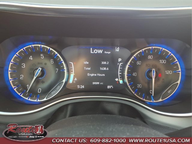 Used 2025 Chrysler Pacifica Limited FWD image 13
