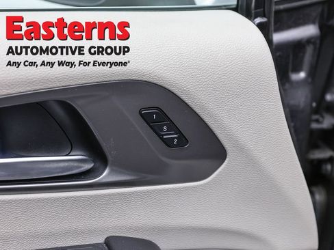 Used 2023 Chrysler Pacifica Touring-L FWD image 21