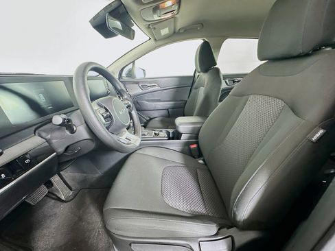 Used 2025 Kia Sportage LX image 13