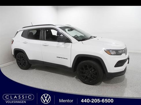 Used 2022 Jeep Compass Latitude AWD/4WD image 1