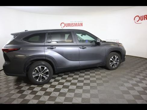 Used 2024 Toyota Highlander XLE FWD image 20