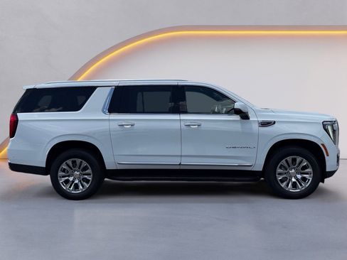Used 2025 GMC Yukon XL Denali AWD/4WD image 2