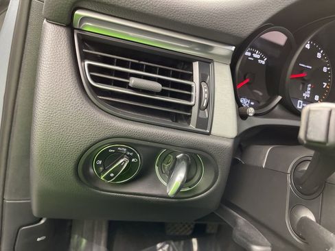 Used 2021 Porsche Macan image 6