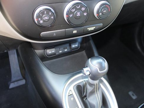 Used 2014 Kia Soul + image 16