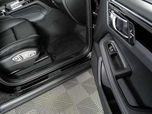 Certified 2026 Porsche Macan Turbo AWD/4WD image 25