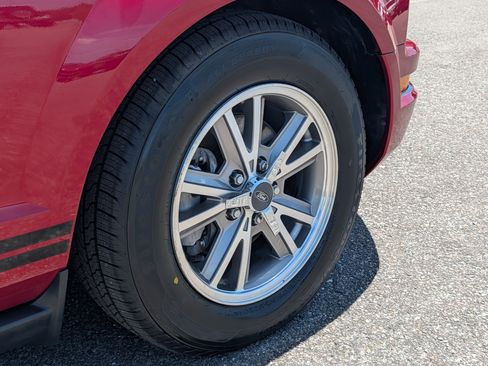 Used 2005 Ford Mustang Deluxe image 12