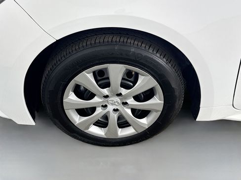 Used 2025 Toyota Corolla LE image 37