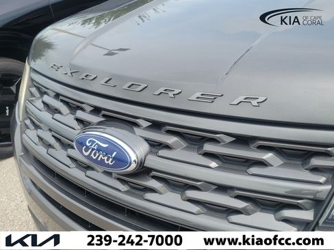 Used 2019 Ford Explorer XLT w/ Equipment Group 202A FWD image 6
