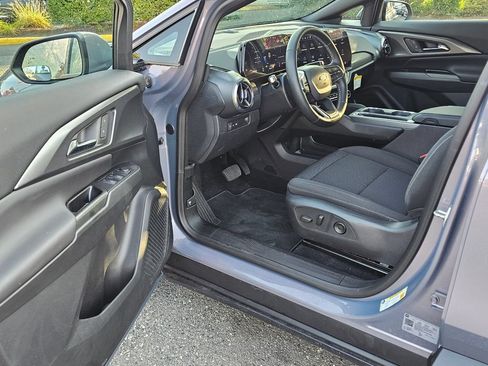 Used 2025 Chevrolet Equinox EV LT w/ Comfort Package FWD image 14