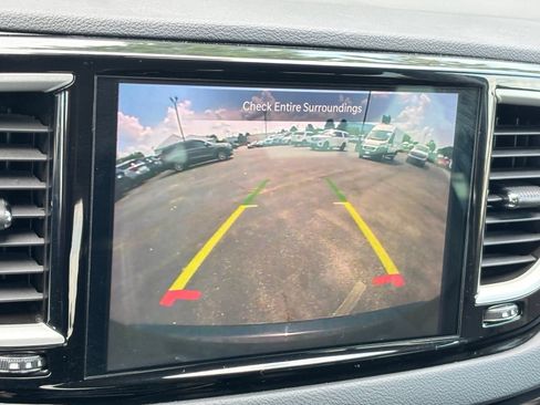 Used 2023 Chrysler Pacifica Touring-L FWD image 24
