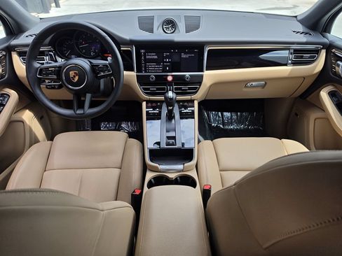 Used 2026 Porsche Macan AWD/4WD image 19