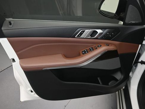 Used 2019 BMW X5 xDrive50i w/ Premium Package 2 AWD/4WD image 11