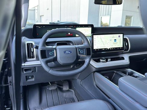 Certified 2025 Ford Expedition Active image 16