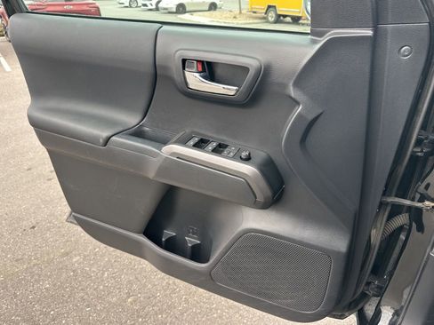 Used 2023 Toyota Tacoma TRD Off-Road image 23