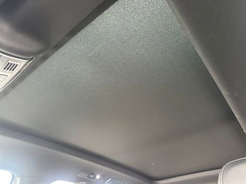 Used 2023 Volkswagen Tiguan SE R-Line image 19