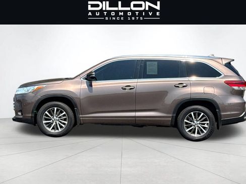 Used 2018 Toyota Highlander XLE AWD/4WD image 7