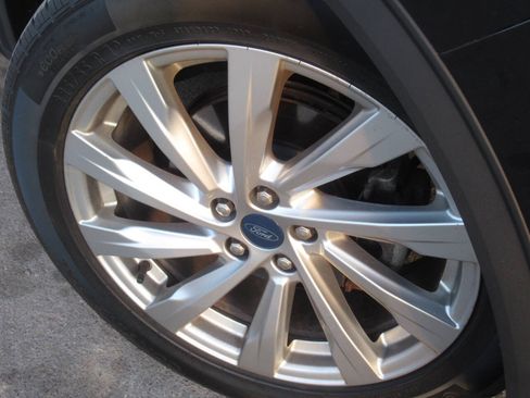 Used 2021 Ford Escape Titanium w/ Titanium Elite Package AWD/4WD image 4
