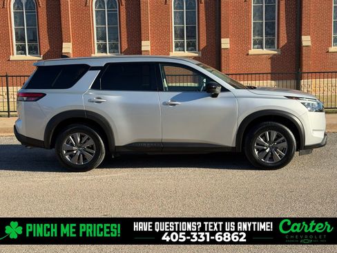 Used 2024 Nissan Pathfinder S image 11