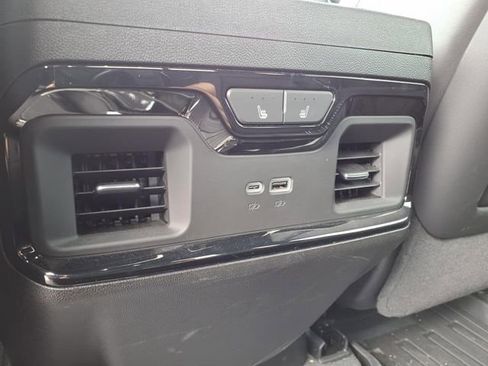 Used 2024 GMC Sierra 2500 AT4X image 28