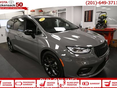 Used 2025 Chrysler Pacifica Limited