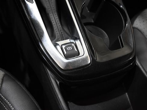 Used 2025 Chevrolet Trax LT w/ LT Convenience Package FWD image 23