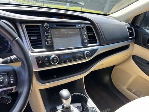 Used 2018 Toyota Highlander XLE FWD image 29